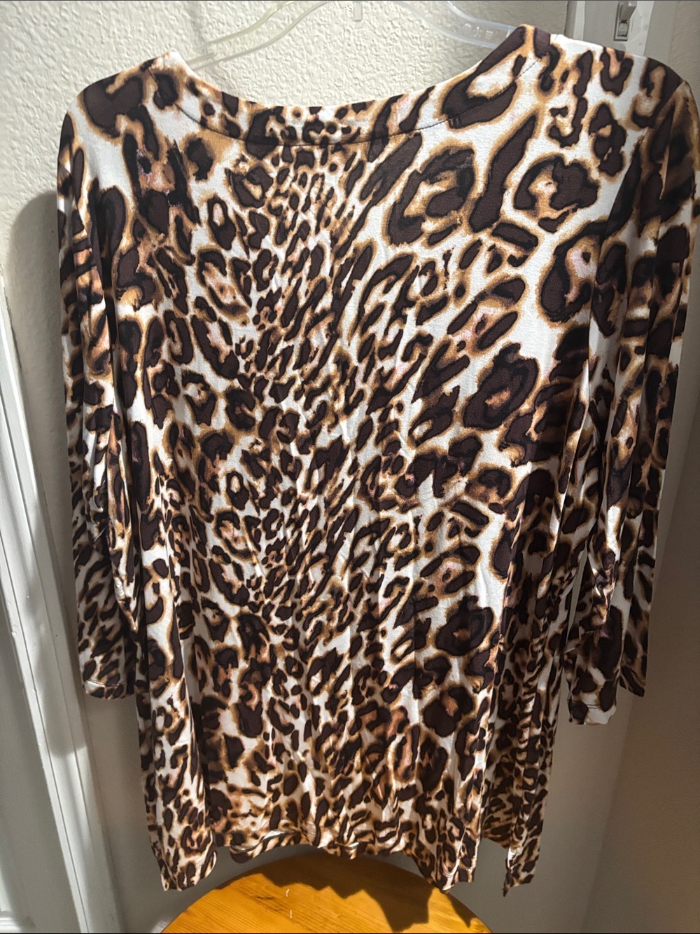 Belle by Kim Gravel Leopard-Print V-Neck Tunic in Brown and Black L - Picture 4 of 4